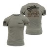 La maglietta 'Smithin' Ain't Easy' di Grunt Style è realizzata in cotone super morbido, con cuciture resistenti e grafica durevole, perfetta per gli appassionati di fucili bolt action.