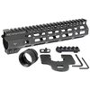 Il Combat M-LOK Free Float Handguard per AR-15 offre un design unico, in alluminio, con punti di attacco M-LOK e un rail Picatinny, per personalizzare la tua carabina.