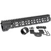 Il Combat M-LOK Handguard per AR-15 offre un design free-float in alluminio, con sette punti di attacco M-LOK e un rail Picatinny per accessori.