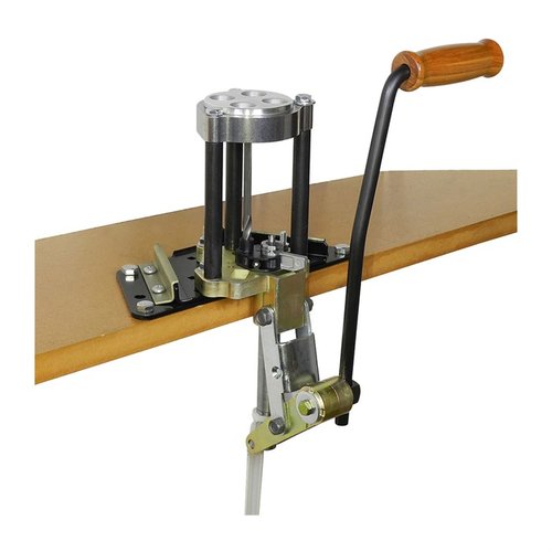 La Lee 4 Hole Turret Press con Auto Index offre un design robusto, facilità d'uso, un catturatore di primer integrato e la possibilità di caricare cartucce fino a 2.313".