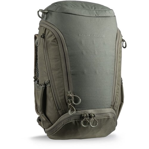 Lo zaino Eberlestock Little Trick Pack offre 1.140 pollici cubi di spazio, accesso rapido a pistole e fucili, e una scabbard integrata per laptop e libri.