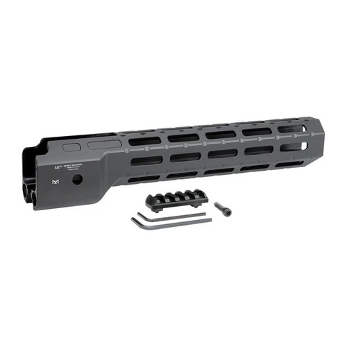 Il RUGER® PC9® Combat Rail M-LOK Black offre versatilità senza precedenti con slot M-LOK, tre QD sockets e un design leggero per accessori facili.
