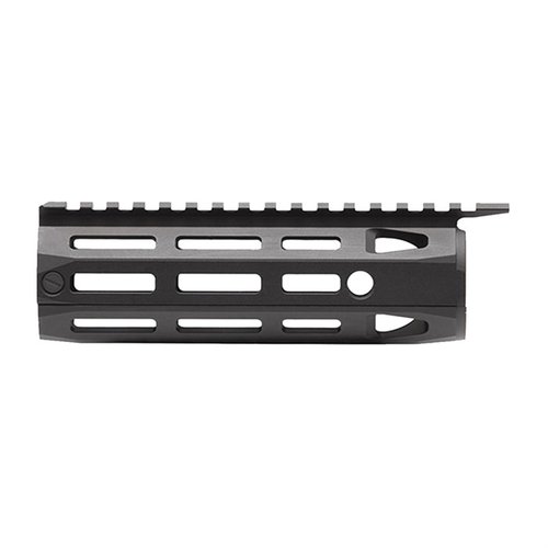 Il Daniel Defense Omega Rail è un upgrade premium per AR con handguard in plastica, offre un design free float, installazione semplice e sistema di attacco M-LOK.
