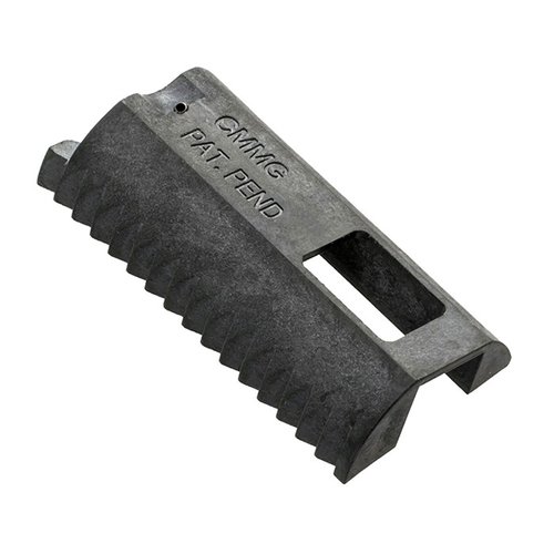 L'adattatore 22ARC FORWARD ASSIST di CMMG consente un'installazione semplice nei kit di conversione ARC .22LR, offrendo l'uso del forward assist in nylon resistente.