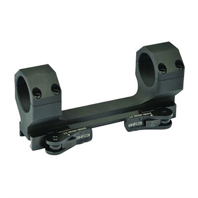 Il Delta Scope Mount di American Defense è leggero e robusto, realizzato in alluminio 6061-T6, con sistema QD Auto Lock per un fissaggio sicuro su rail Picatinny.