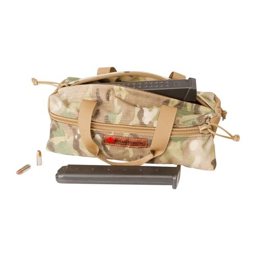 La Top-Zip Utility Pouch di Armageddon Gear è un pratico portaoggetti in nylon 1000D, ideale per viaggi e per trasportare igiene o munizioni.