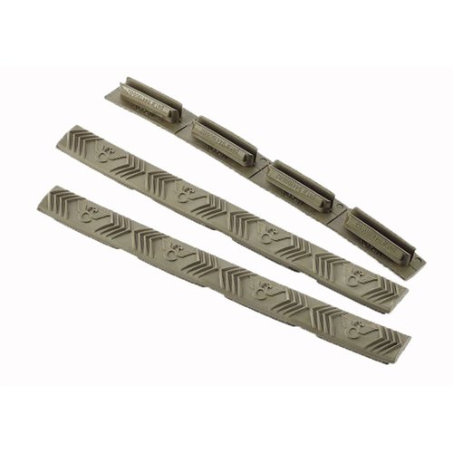 I coprire M-LOK di Wilson Combat offrono un grip aggiuntivo, sono resistenti a calore e sostanze chimiche, e hanno un profilo molto basso. Disponibili in 3-pack.