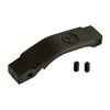 Il MOE Enhanced Trigger Guard di MAGPUL è un sostituto in polimero per AR15/M4, facile da installare, ergonomico e adatto per l'uso con guanti.