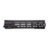 Il Super Modular Rail MK4 M-LOK™ di Geissele è ultra-leggero, con sezioni picatinny integrate e massima ventilazione per una dissipazione del calore ottimale.