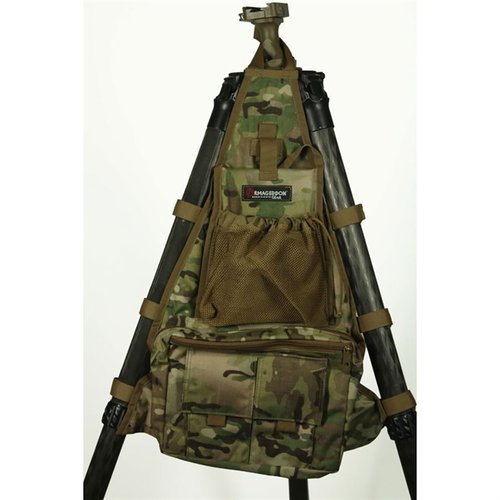 Il Tripod Caddy di Armageddon Gear offre un modo semplice per trasportare tutto il tuo equipaggiamento da tiro, con spazi per Kestrel, penne e un'area di lavoro pieghevole.