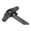 Il T-Bone Charging Handle di Strike Industries per .223/5.56 offre un sistema di deviazione dei gas, materiali leggeri e resistenti, e un design senza gancio per ridurre l'usura.