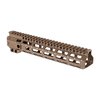 Il Combat M-LOK Free Float Handguard per AR-15 offre un design libero per accessori, sette punti di attacco M-LOK e un rail Picatinny continuo per ottiche.
