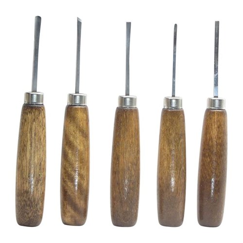 Set di strumenti per intaglio in legno di alta qualità, include gouge, scalpelli miniaturizzati e manici ergonomici per una lavorazione dettagliata e precisa.