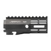 L'ATLAS R-ONE è un handguard M-LOK leggero e robusto, realizzato in alluminio 6061-T6, con sistema di attacco ATLAS per una montatura sicura e stabile.