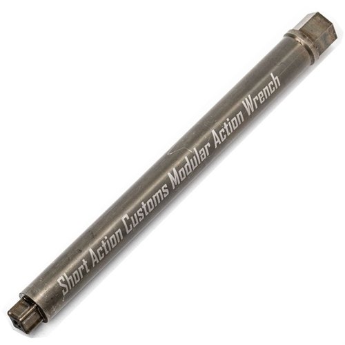 Il MODULAR ACTION WRENCH BODY di Short Action Customs è realizzato in acciaio 4140, offre cambi rapidi delle teste e una garanzia a vita contro difetti di fabbricazione.