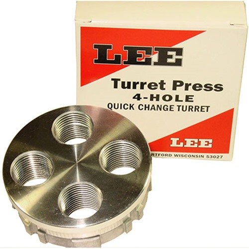 Il Lee 4-Hole Turret in alluminio consente cambi rapidi di calibro per il 4-Hole Turret Press e il Classic Turret Press, ma non è compatibile con il Lee Pro 1000.