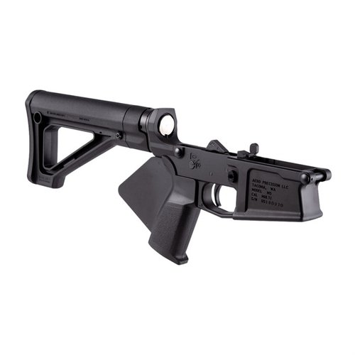 Il lower receiver Aero Precision M5 è completo di grip Strike Industries e calciolo Magpul MOE, ideale per costruzioni featureless conformi alle normative.