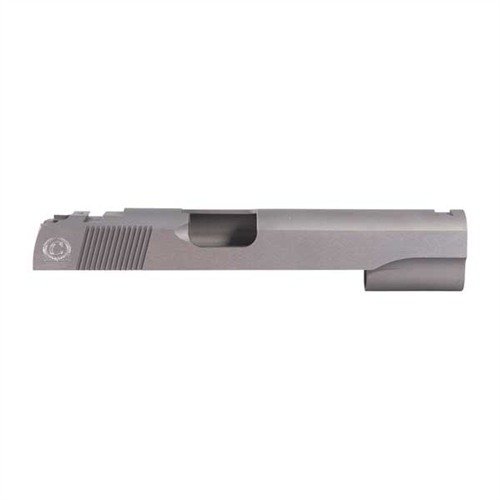 Le slide 1911 Caspian in acciaio carbonio offrono resistenza superiore e tolleranze precise, perfette per un'arma da combattimento personalizzata.