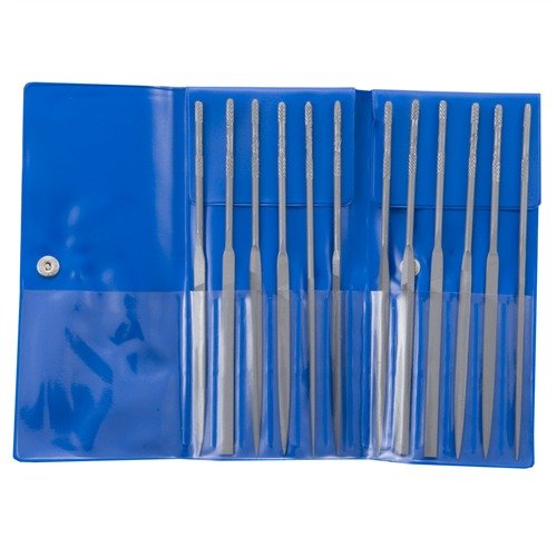 Il set di lime professionali FRIEDR. DICK GMBH offre 12 forme diverse, manici antiscivolo e una custodia resistente per un lavoro di precisione nel metallo.