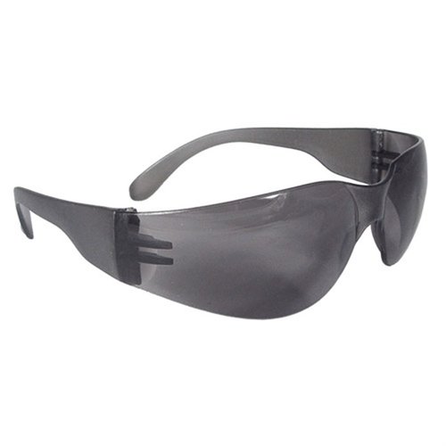 Le Radians Mirage Glasses Smoke offrono una protezione eccellente dagli impatti e dai raggi UV, garantendo comfort e visibilità ottimale per ogni attività all'aperto.