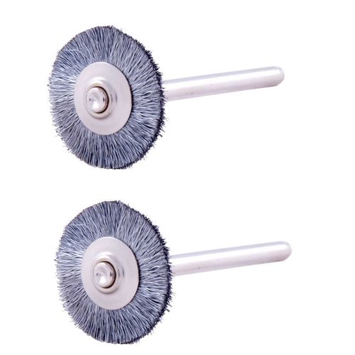 Spazzole in acciaio DREMEL #428, piccole e versatili, ideali per rimuovere ruggine e corrosione, e per lucidare superfici metalliche. Attacco da 1⁄8".