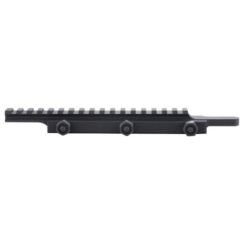 Il montaggio EGW AR-15/M16 EXTENDARISER 20 MOA alza le ottiche per un'acquisizione rapida del bersaglio, aumentando il comfort e la flessibilità nella scelta degli accessori.