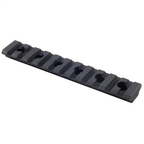 Il rail UFIR in alluminio per AR-15 si monta facilmente sotto il guardamano in plastica, offrendo 11 slot per accessori come luci e bipodi.