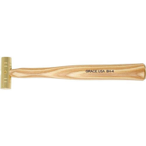 Il GUNSMITH'S BRASS HAMMER di Grace USA è realizzato in ottone di alta qualità, con manico ergonomico in hickory, perfetto per lavori di gunsmithing delicati e di precisione.