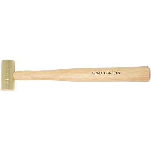 Il GUNSMITH'S BRASS HAMMER di Grace USA offre una costruzione in ottone solido, manici ergonomici in hickory e un bilanciamento preciso per risultati professionali.