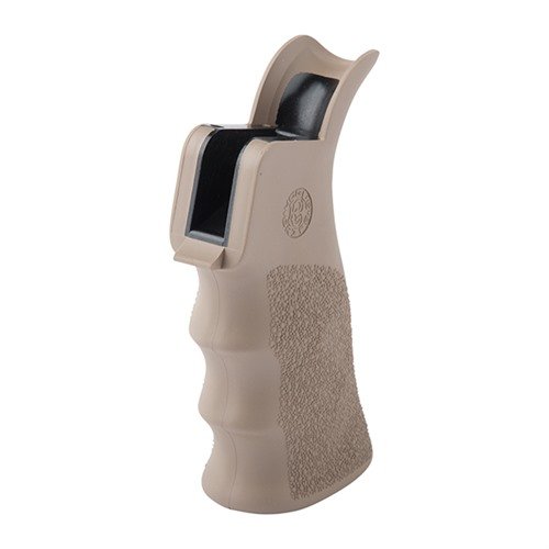 Il grip HOGUE AR-15 Overmolded Beavertail offre scanalature ergonomiche, texture Cobblestone per una presa antiscivolo e supporto per il web della mano.