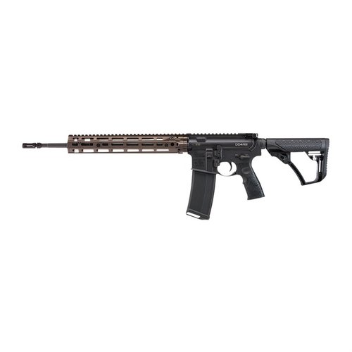 Il DD4 RIII 5.56MM è un fucile ambidestro leggero con canna da 16", sistema a gas mid-length e rail RIS III da 12.5" per accessori M-LOK, perfetto per tutti i tiratori.
