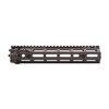 Il sistema di rail Daniel Defense RIS III offre un design a due pezzi leggero e versatile, con attacchi M-LOK, costruzione in alluminio e compatibilità con RIS II.