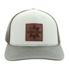 Snapback color stone con mesh marrone, visiera oliva e patch in pelle