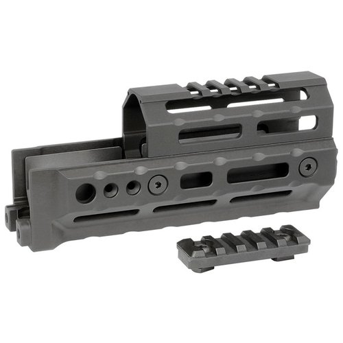 L'AK Alpha Series M-LOK Handguard offre flessibilità totale, design robusto in alluminio 6061, numerosi punti QD per slinge e compatibilità con AKM e accessori.