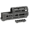 L'AK Alpha Series M-LOK Handguard offre flessibilità totale, design robusto in alluminio 6061, numerosi punti QD per slinge e compatibilità con AKM e accessori.