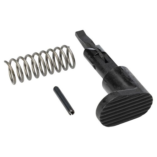 L'assemblaggio teardrop forward assist Luth-AR offre un aspetto retro per il tuo M16E1/A1, facilitando l'operazione e includendo tutti i componenti necessari.