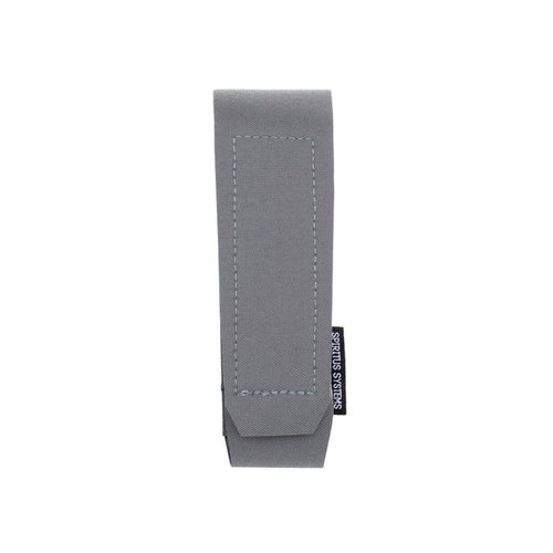 La TKO Pouch è una soluzione di stoccaggio a profilo basso, compatibile con MOLLE, realizzata in tessuto Squadron™ per proteggere attrezzature e oggetti sensibili.