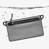 La DAKA Waterproof Window Pouch di Magpul offre una protezione impermeabile al 100% con cerniera YKK, finestra traslucida e punti di attacco per moschettoni.
