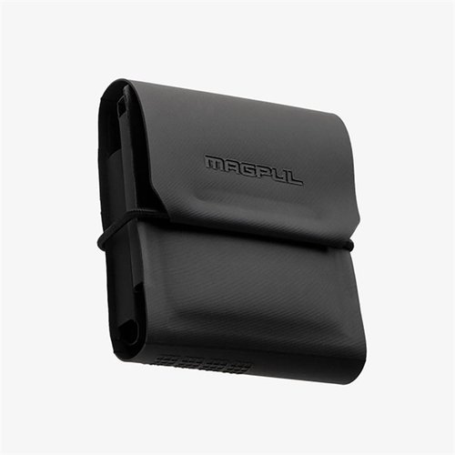 La DAKA Ammo Sleeve di MAGPUL offre un modo compatto e sicuro per trasportare fino a 10 colpi, con un design bi-fold e materiali resistenti per una protezione ottimale.