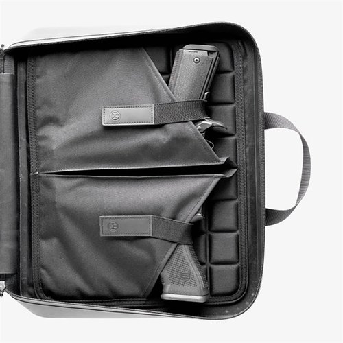 Il DAKA Double Pistol Case offre protezione per le armi, maniglie per il trasporto, scomparti per pistole e caricatori, e materiali resistenti all'acqua.
