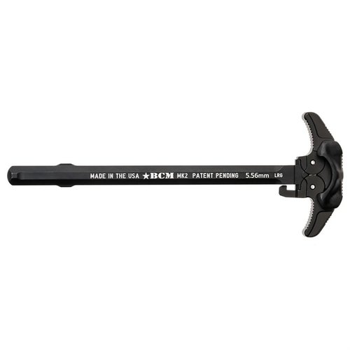 Il BCM Mk 2 Charging Handle offre un design ambidestro, canali di sfiato per ridurre il gas, e un profilo senza attacchi per una manipolazione immediata e sicura.
