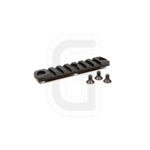 L'HK SMR 3-Hole 7-Slot Accessory Rail offre una piattaforma robusta in alluminio anodizzato per montare accessori Picatinny come luci e impugnature verticali.