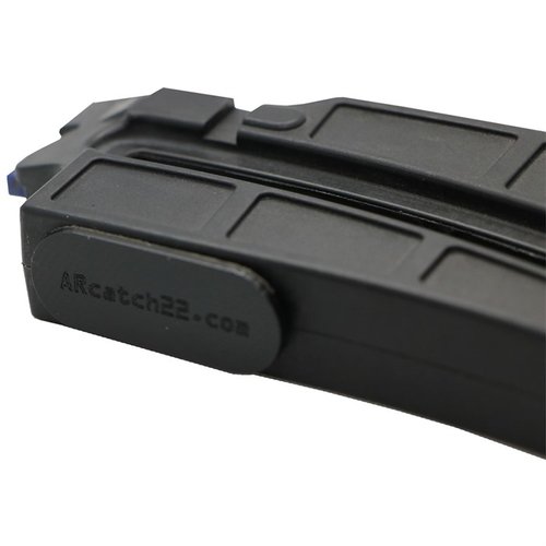 L'adattatore adesivo AR Catch22 per caricatori S&W 15-22 consente un facile utilizzo con AR15, garantendo funzionalità di last-round-hold-open e maggiore capacità.