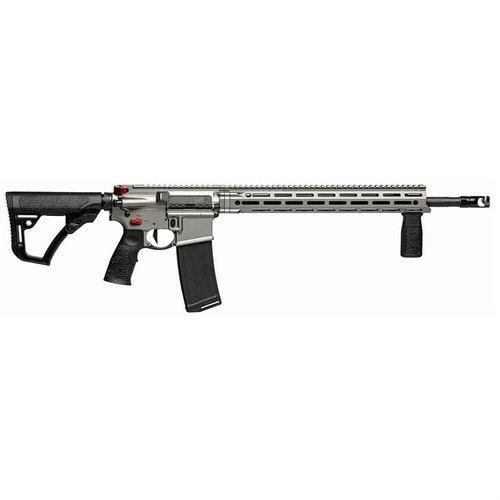 Il DDM4 V7 PRO offre prestazioni eccezionali con il suo canna Cold Hammer Forged da 18", sistema gas rifle-length e il grilletto Geissele per colpi rapidi e precisi.