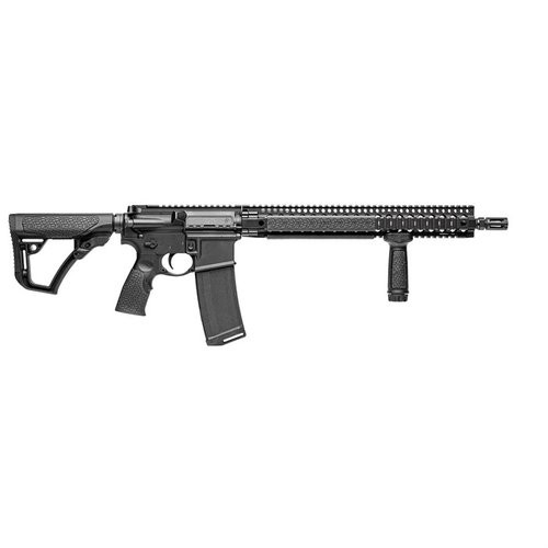 Il DDM4 V9 offre un design ergonomico, un sistema di gas mid-length per un rinculo più fluido e un'ampia rail picatinny per accessori e ottiche.
