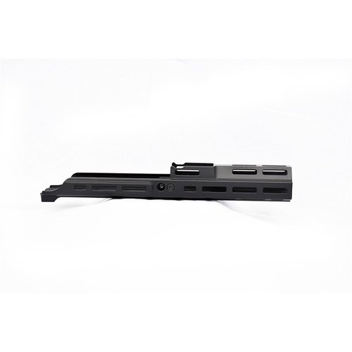 Gli SCAR MREX MARK II M-LOK HANDGUARDS offrono slot M-LOK per accessori, sono realizzati in alluminio 6061-T6 e mantengono il zero per dispositivi laser e luci.