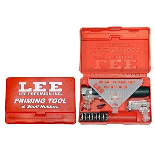 Il kit AUTO PRIMING TOOL di LEE PRECISION include assemblaggi di primer piccoli e grandi, 8 supporti per cartucce e una pratica scatola per riporli.