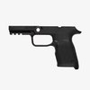 Il grip frame EHG SG9 per SIG Sauer P320 Compact offre design ergonomico, flared magazine well, rail Picatinny e magazine release reversibile, ideale per ogni tiratore.