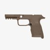 Il grip frame EHG SG9 per SIG Sauer P320 Compact offre un design ergonomico, un magazine well flared, e una superficie testurizzata per una presa sicura.