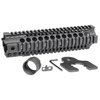 Il handguard AR-15 Combat T-Series offre un design monolitico, compatibilità con upper standard, e materiali di alta qualità, garantendo robustezza e precisione.